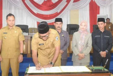 Ranperda Perubahan APBD 2025 Disepakati, Bupati dan DPRD Sarolangun Tandatangani Kesepakatan