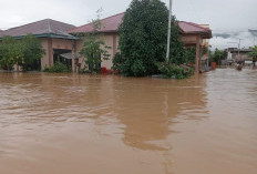 Polda Jambi Evakuasi Korban Banjir di Sungaipenuh
