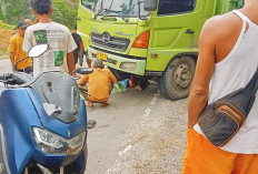 Gara-gara Tak Kuat Menanjak, Truk Hino Hantam Pengendara Motor