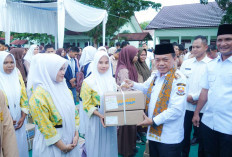 Tak Ada Lagi Anak Putus Sekolah di Jambi, Gubernur Al Haris dan Bupati Hurmin Bagikan Beasiswa Dumisake 