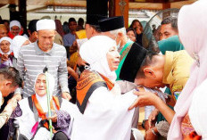 Bupati Mhd Fadhil Arief Lepas 200 CJH Asal Batanghari 