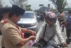 Pj Bupati Muaro Jambi Serahkan 10 Juta Bendera Merah