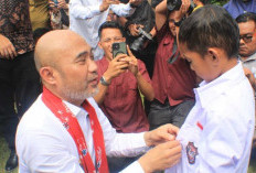 Luncurkan Program Seragam Sekolah Gratis