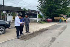 Puluhan Lobang di Jalan Provinsi di Kota Jambi