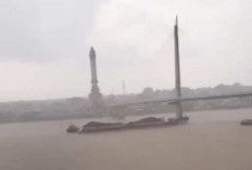 Tongkang Batu Bara Tabrak Jembatan Gentala Arasy, Pengamat: Tutup Jalur Sungai, Fokus Selesaikan Jalan Khusus 