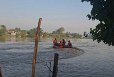 Tim Rescue Cari Pedagang Telur yang Tenggelam di Sungai Tanjung Raja 