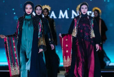 Padukan Abaya dan Songket di Fashion Show Riyadh