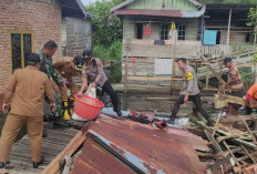 Polisi bantu evakuasi warga Kota Jambi korban banjir