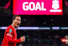 Virgil van Dijk Antar Liverpool Rebut Trofi Piala Liga Inggris dengan Gol Menit Akhir!