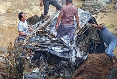 Satu Mobil Terbawa Arus Sungai hingga 500 Meter 