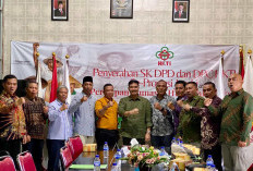 SAH Serahkan SK Pengurus HKTI Kabupaten Kota se Provinsi Jambi