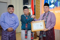 Dianugerahi Tokoh Peduli Adat Melayu, Kemas Faried: Ini Jadi Motivasi Saya