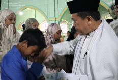 Gubernur Jambi Gelar Subuh Keliling dan Serahkan Bantuan untuk Renovasi Masjid di Desa Kunkai