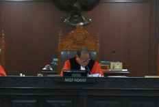 Hakim MK Pertanyakan Tanda Tangan Surya Paloh