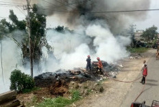 Kebakaran Hebat TPS di Bungo, Damkar Berjuang Selama 1,5 Jam