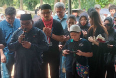 Begini Prosesi Pemakaman Ibunda Ferry Maryadi 