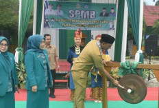 Bupati Hurmin Resmikan Sistem Penerimaan Murid Baru 