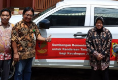 Mensos Risma Serahkan Bantuan Kendaraan Bagi Keuskupan Jayapura