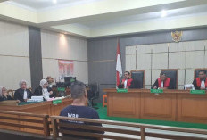 Eksepsi Ditolak, Tek Hui Tertunduk Lemas di Persidangan