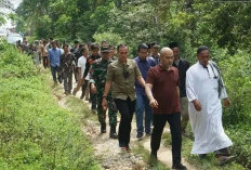 Tegaskan Percepatan Perbaikan Infrastruktur, Bupati Bungo Dedy Putra Tinjau Jalan Rusak di Kampung Lebuh 