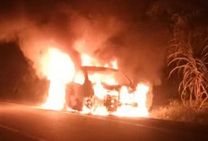 Mobil Mendadak Terbakar di Jalan Lintas Kualatungkal-Jambi, Sopir Alami Luka Bakar