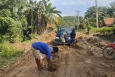 Warga Dua Desa Khawatir Terisolasi Jalan rusak Parah di Kecamatan Tengah Ilir