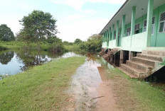 Khawatir Banjir Merendam Sekolah