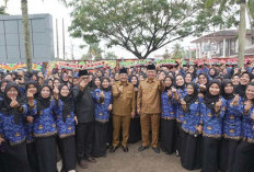 Bupati Anwar Sadat Serahkan SK 622 ASN Baru di Tanjab Barat