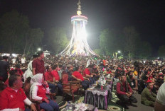 Nobar Indonesia Vs Uzbekistan Malam Tadi di Tugu Keris Siginjai Sakti Riuh