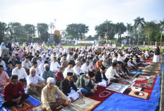 Bersama Pj Wali Kota Jambi, Ribuan Warga Salat Ied di Lapangan Utama Balaikota