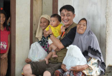 Pj Bupati Muaro Jambi Bachyuni Salurkan 2.000 Sembako Secara Serentak di Enam Kecamatan 