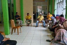 Sejumlah PKL Datangi Kecamatan Jelutung