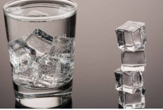 Tinggalkan Kebiasaan Minum Air Es Setiap Hari, Ini Bahayanya