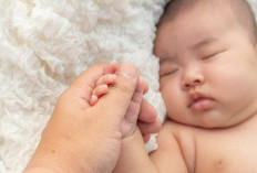 Bayi Baru Lahir Tak Perlu Sarung Tangan, Ini Alasannya
