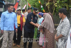 Pj Bupati Sarolangun Kunjungi Desa Bathin Pengambang, Serap Aspirasi Warga dan Berikan Bantuan Sosial