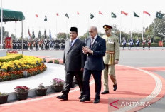 Presiden Prabowo Disambut Upacara Militer di PM House Islamabad