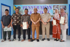 Kantor Pertanahan Kabupaten Bungo Serahkan Sertipikat PTSL 2025  Di Kelurahan Sungai Binjai