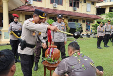 Kapolres Bungo Pimpin Upacara Kenaikan Pangkat 52 Anggota