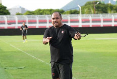 Raih Penghargaan Pelatih Terbaik Liga I April 2025