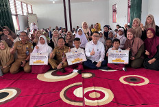 Sy Fasha Serahkan Bantuan Beasiswa PIP Untuk Ratusan Siswa di Kota Jambi