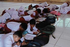 Siswa SDN 047 Tebo Belajar di Lantai, Dua Kelas Tak Punya Meja dan Kursi