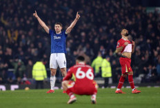 Gol Larut Tarkowski Selamatkan Everton 