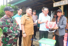 Wabup Jun Mahir Beri Bantuan Kepada Korban Kebakaran