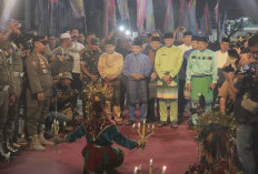 Menteri Parekraf Sandiaga Uno Buka Festival Arakan Sahur Tahun 2024 di Kabupaten Tanjab Barat