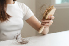 Rambut Rontok Berlebihan? Kenali Penyebab dan Cara Menguranginya Secara Aman