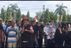 Warga Tuntut Kepala Desa Dicopot