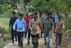 Pj Bupati Sarolangun Kunjungi Desa Terpencil Napal Melintang, Serahkan Bantuan Sosial dan Serap Aspirasi Warga