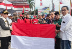 Pemkot Sungai Penuh Bagikan Bendera Merah Putih Menyambut HUT RI Ke-79