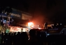 Toko Athena Elektronik di Muara Bungo Ludes Terbakar