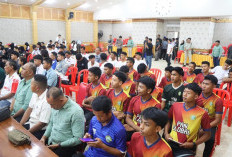 Atlet dan Pelatih Terima Bonus,  Bupati Minta Pertahankan dan Tingkatkan Prestasi